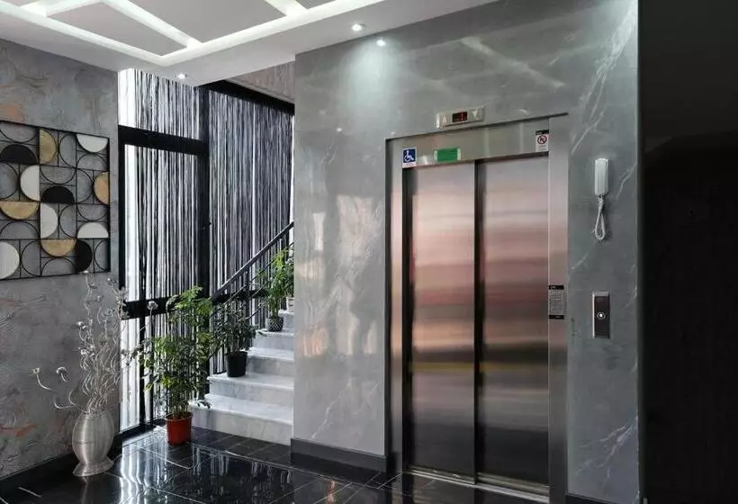 Hotelli Melanj Airport