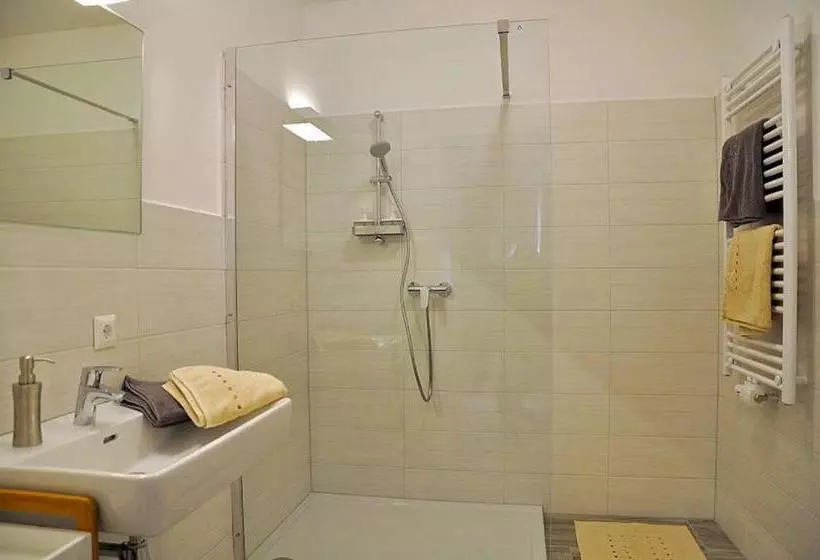 ベッドアンドブレックファースト Bed Bike & Breakfast