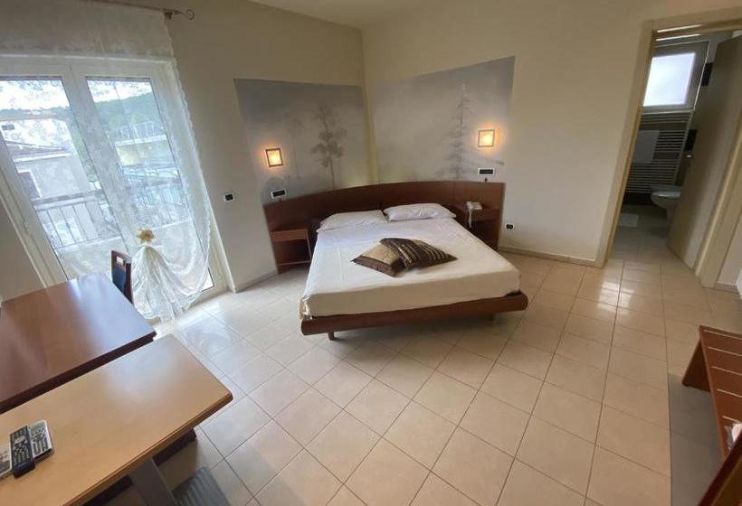 ホテル Albergo Ristorante Val Vomano