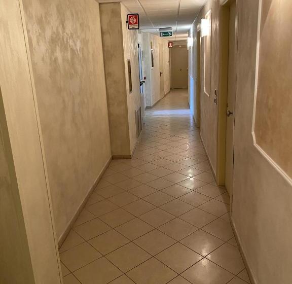 ホテル Albergo Ristorante Val Vomano