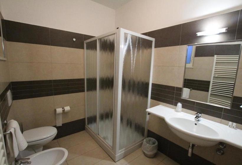 ホテル Albergo Ristorante Val Vomano