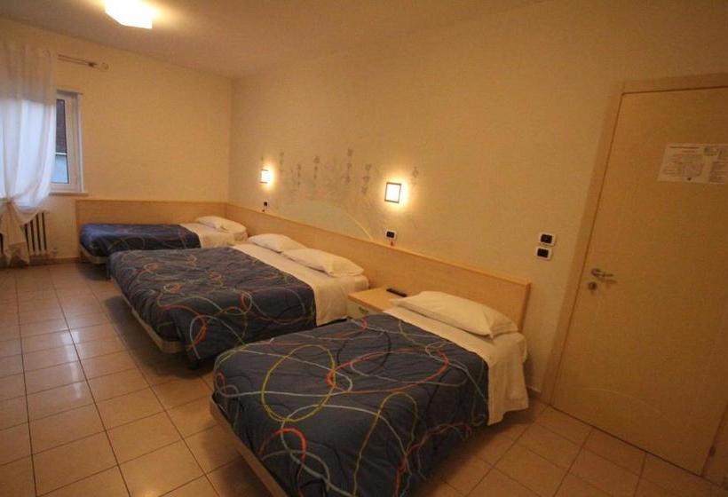 ホテル Albergo Ristorante Val Vomano