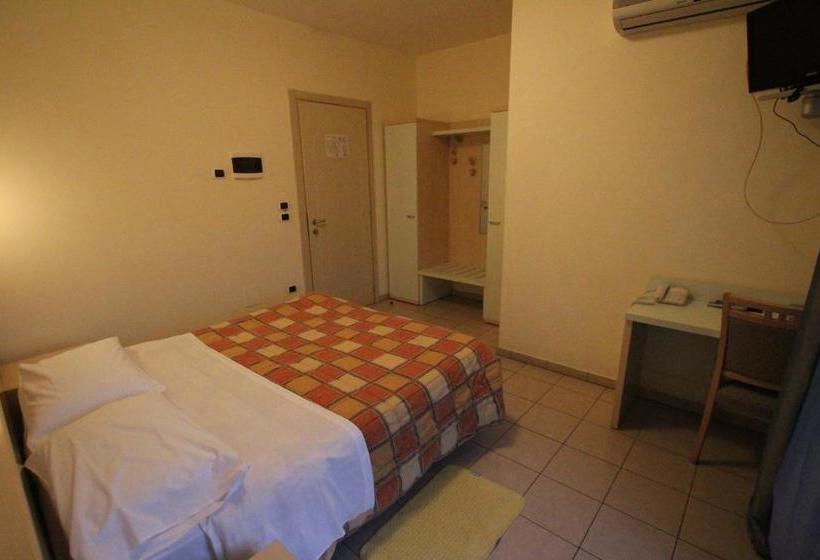 ホテル Albergo Ristorante Val Vomano