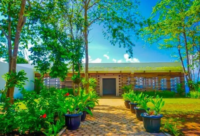 Hotelli Naya Matahora Island Resort