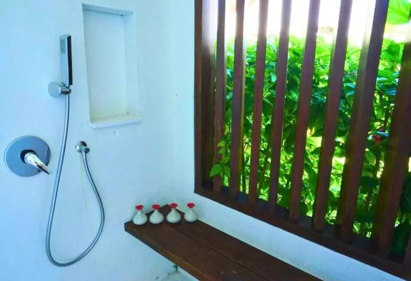 Hotelli Naya Matahora Island Resort