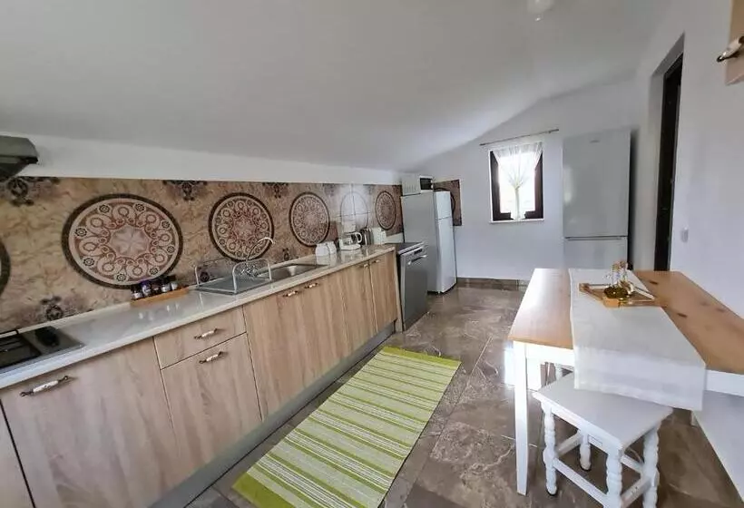 ペンション Mera Hills House