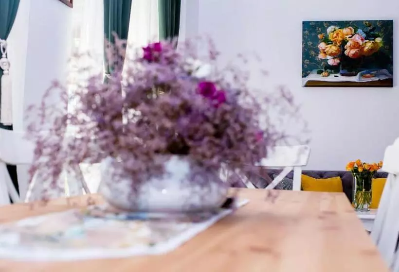 ペンション Mera Hills House