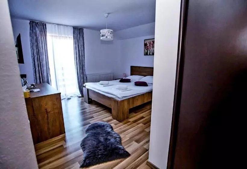 ペンション Mera Hills House