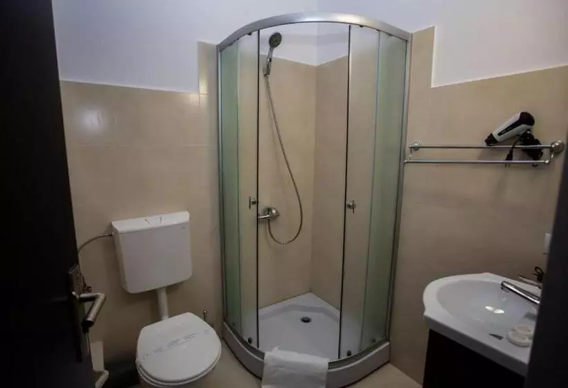 ペンション Mera Hills House