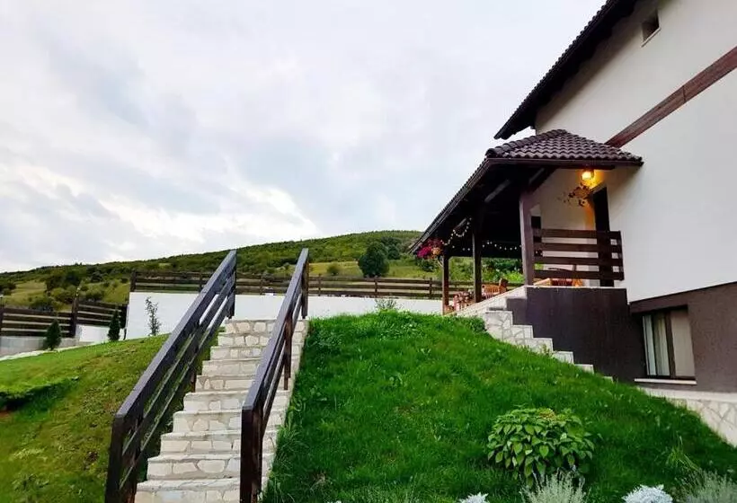 ペンション Mera Hills House