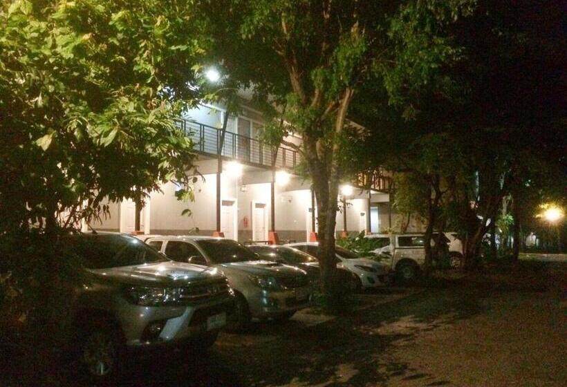 호텔 บ้านพระจันทร์ รีสอร์ท