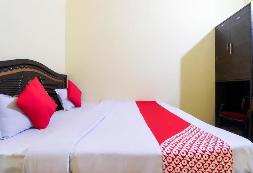 ホテル Oyo 70394 Rajendra