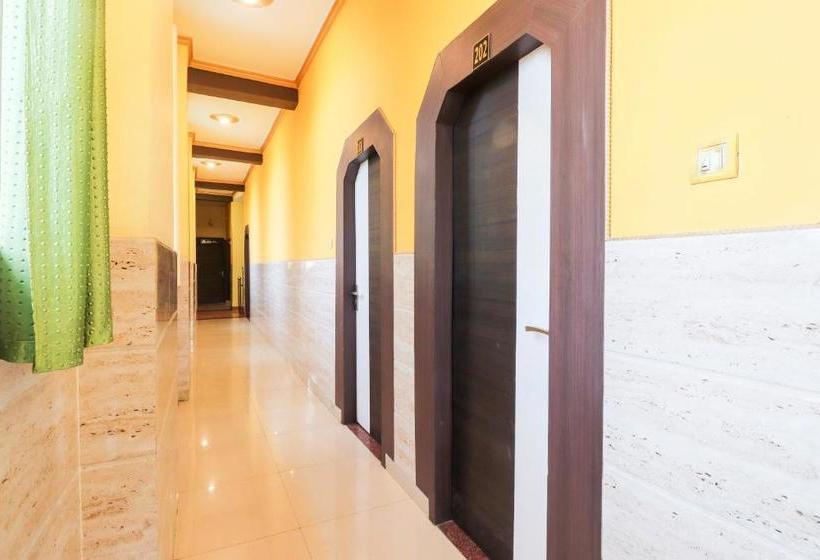 ホテル Oyo 70394 Rajendra