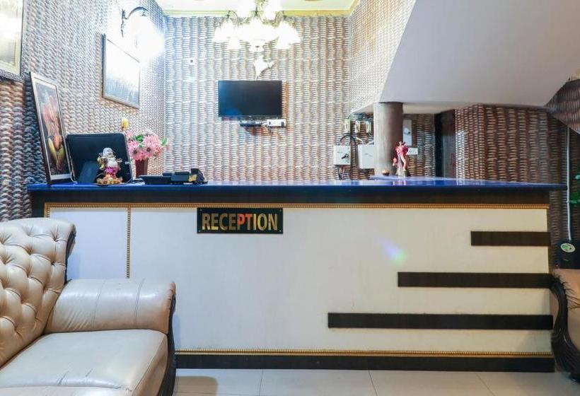 ホテル Oyo 70394 Rajendra