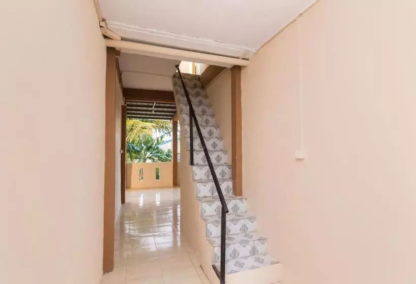 ホテル Oyo Life 2579 Kost Anggun 2