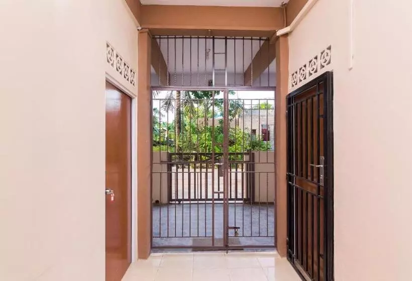 ホテル Oyo Life 2579 Kost Anggun 2