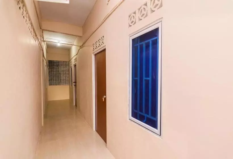 ホテル Oyo Life 2579 Kost Anggun 2