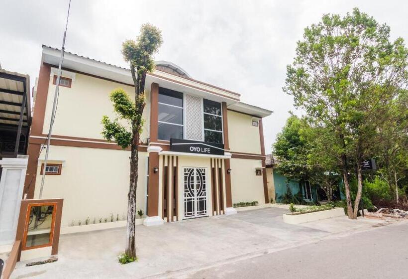 בית מלון כפרי Oyo Life 2735 Graha Nirwana