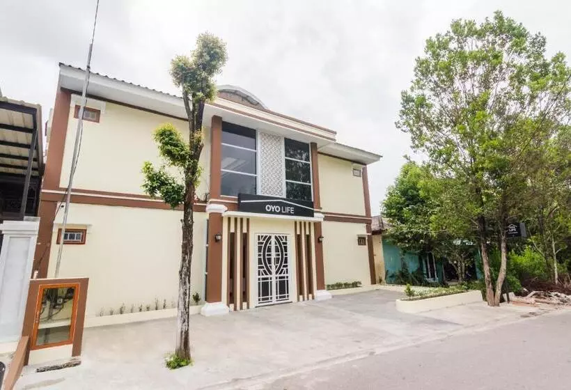 Hotelli Oyo Life 2735 Graha Nirwana
