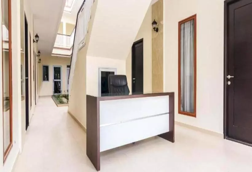 Hotelli Oyo Life 2735 Graha Nirwana