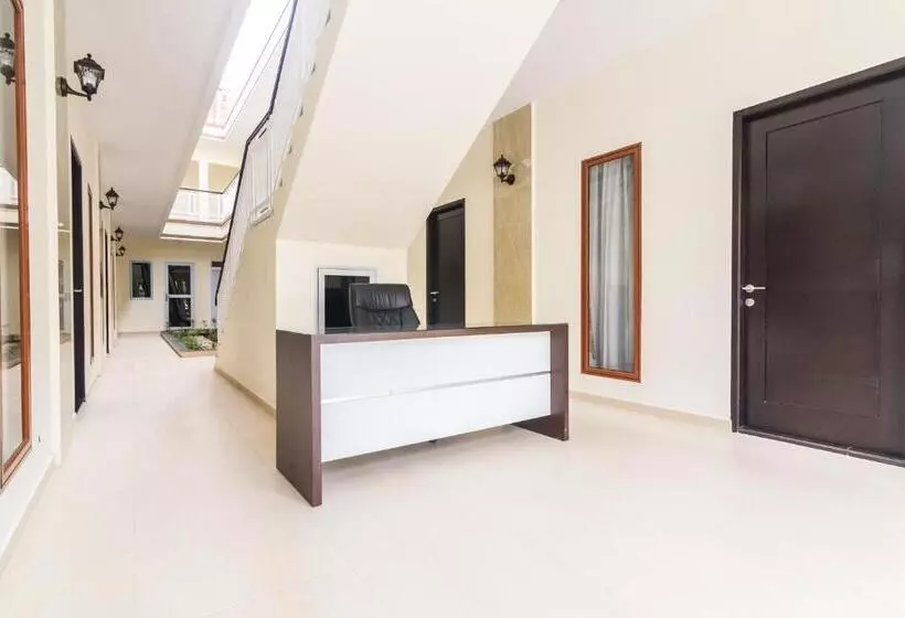 Hotelli Oyo Life 2735 Graha Nirwana