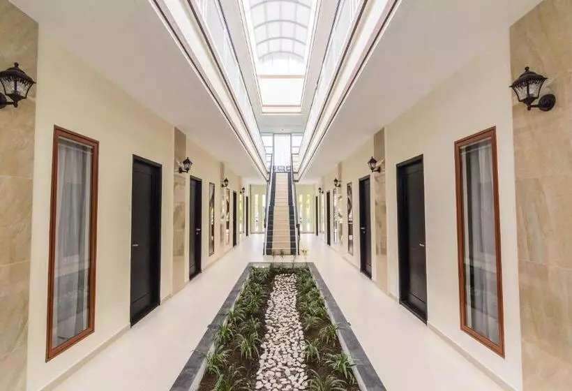 Hotelli Oyo Life 2735 Graha Nirwana