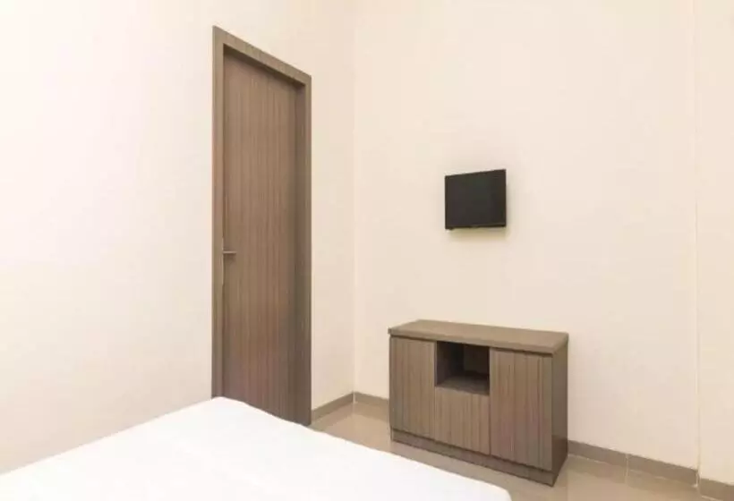 Hotelli Oyo Life 2735 Graha Nirwana