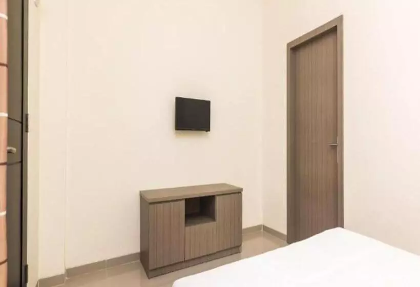 Hotelli Oyo Life 2735 Graha Nirwana