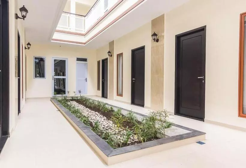 Hotelli Oyo Life 2735 Graha Nirwana