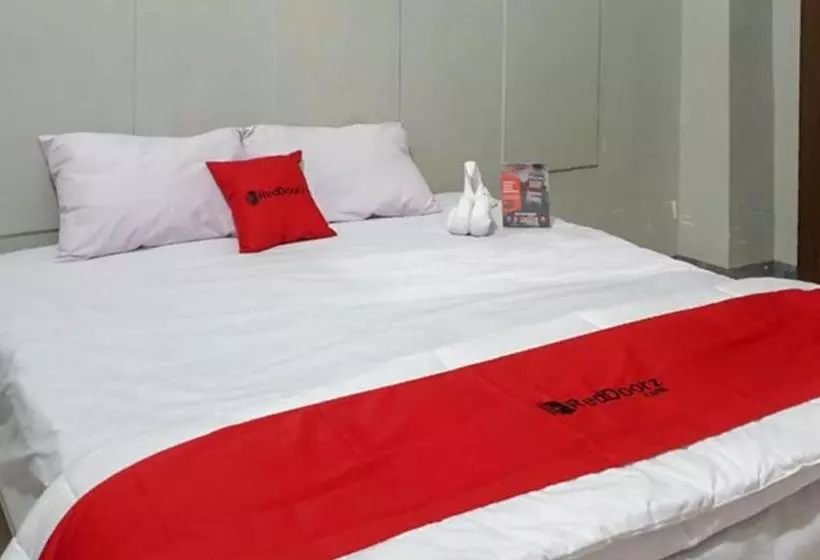 Reddoorz @ Hotel Yaki Mamuju