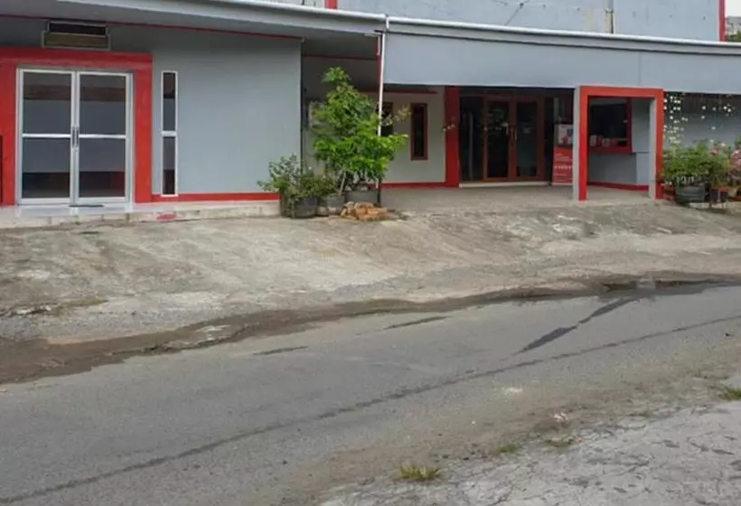 Reddoorz @ Hotel Yaki Mamuju