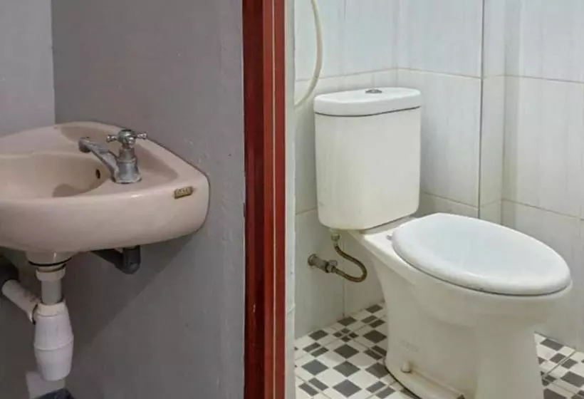 Reddoorz @ Hotel Yaki Mamuju