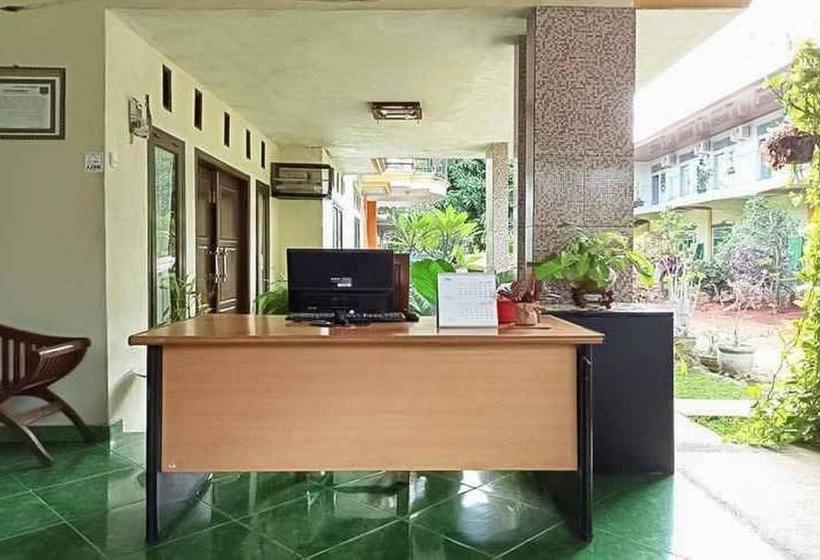 ホテル Reddoorz Near Taman Merdeka Metro Lampung