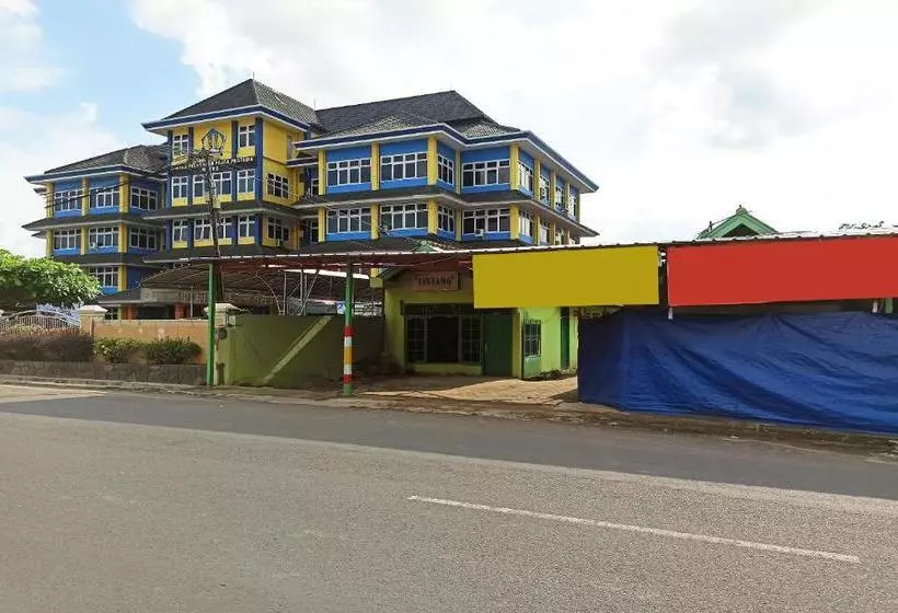 ホテル Reddoorz Near Taman Merdeka Metro Lampung