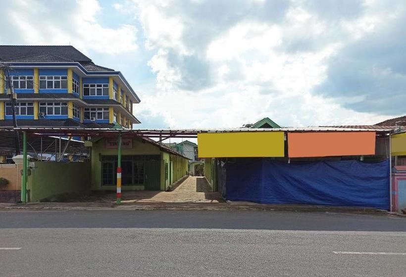 ホテル Reddoorz Near Taman Merdeka Metro Lampung