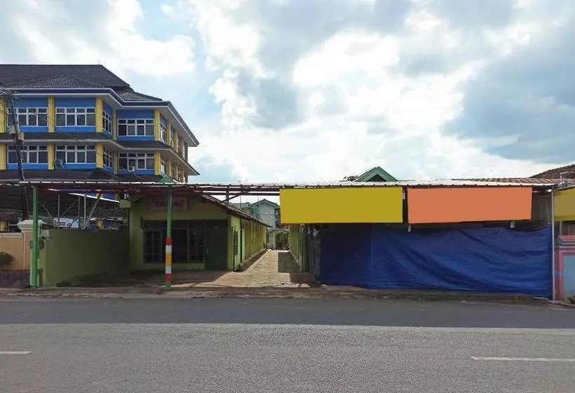 ホテル Reddoorz Near Taman Merdeka Metro Lampung