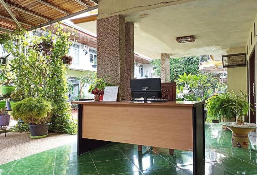 ホテル Reddoorz Near Taman Merdeka Metro Lampung