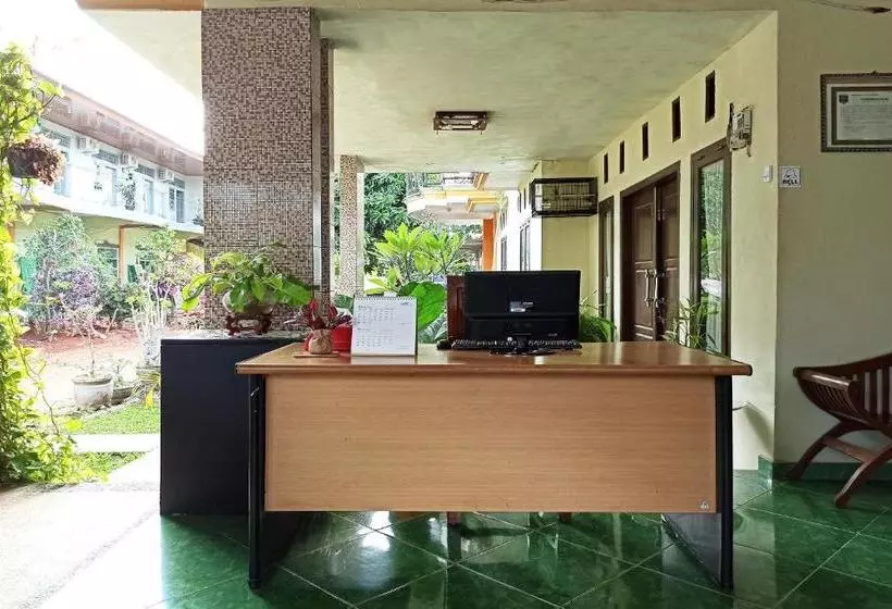 ホテル Reddoorz Near Taman Merdeka Metro Lampung