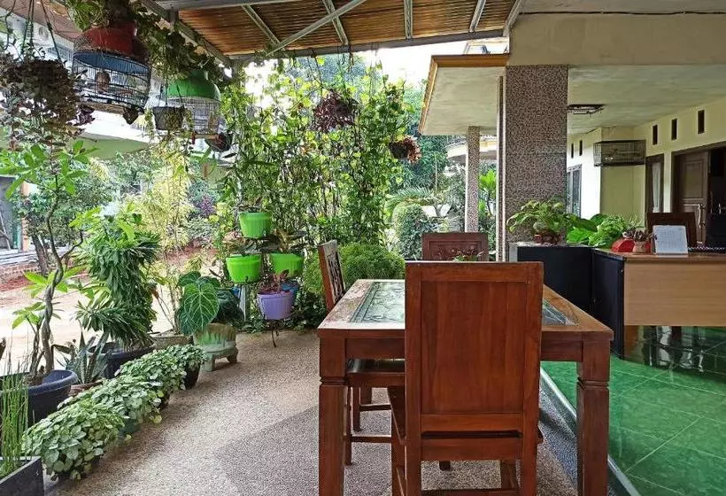 ホテル Reddoorz Near Taman Merdeka Metro Lampung