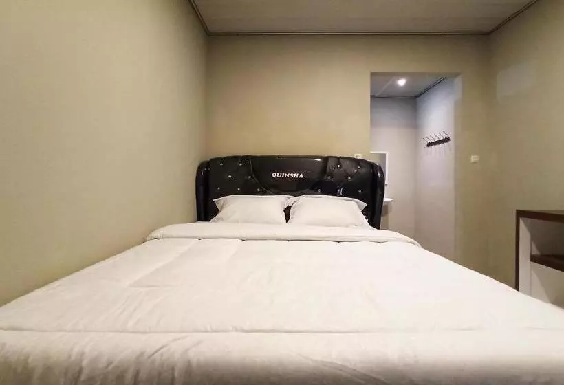 ホテル Reddoorz Near Taman Merdeka Metro Lampung