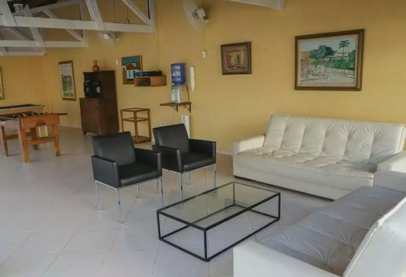 ペンション Alambari Village