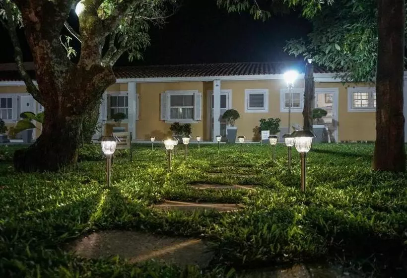 ペンション Alambari Village