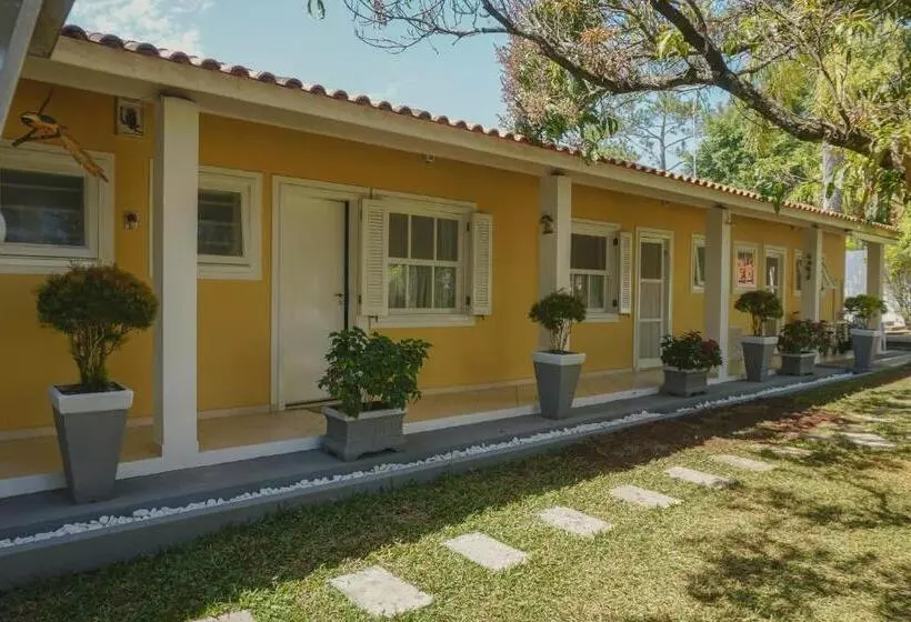 ペンション Alambari Village