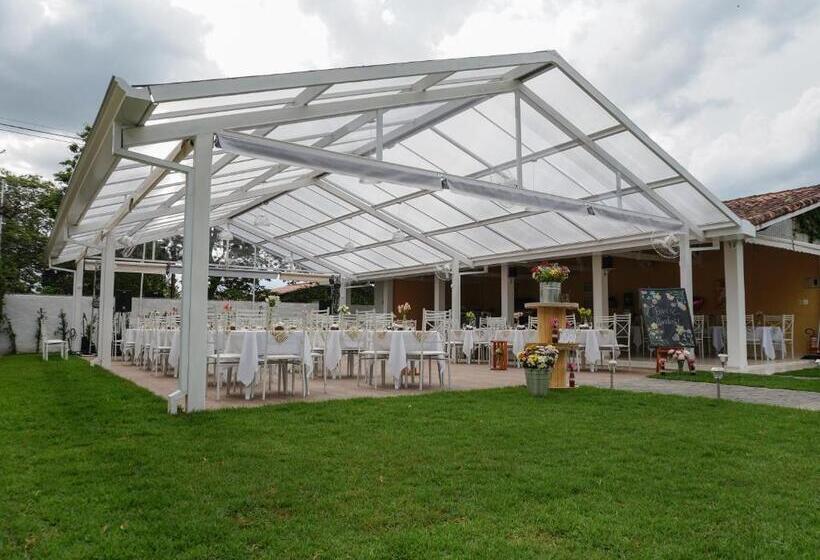 膳宿费 Alambari Village