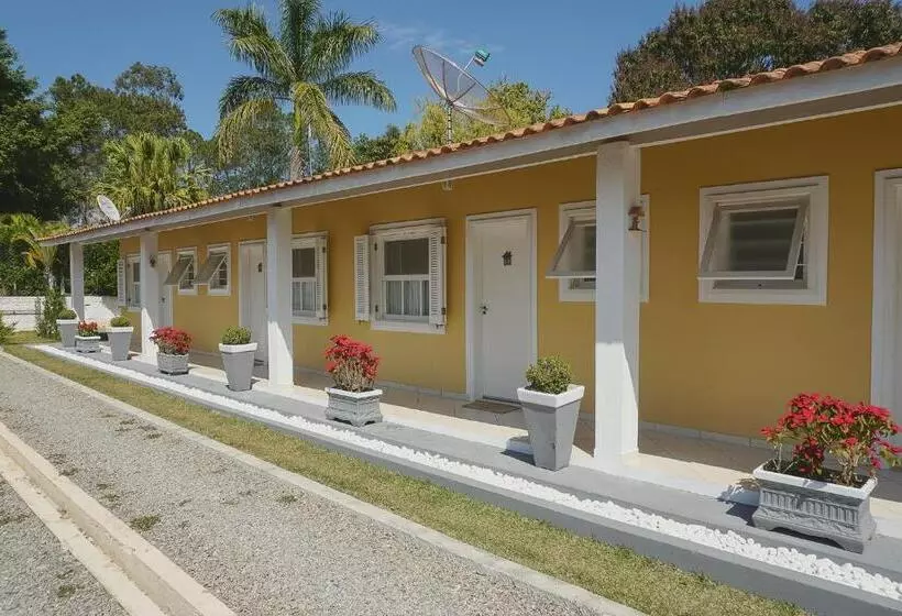 ペンション Alambari Village