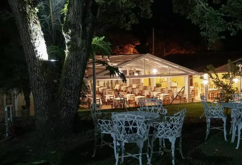 ペンション Alambari Village