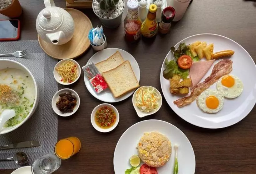 Hotelli Greenhills Resort Si Racha