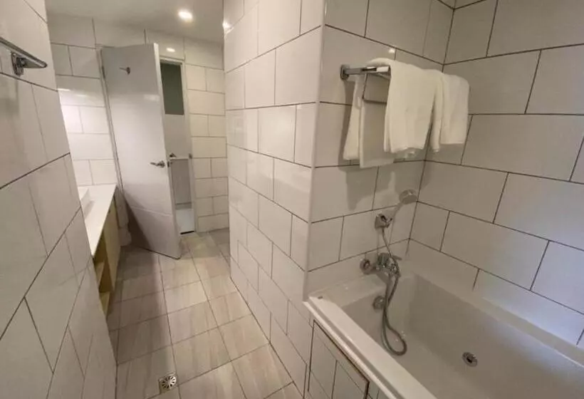 Hotelli Greenhills Resort Si Racha