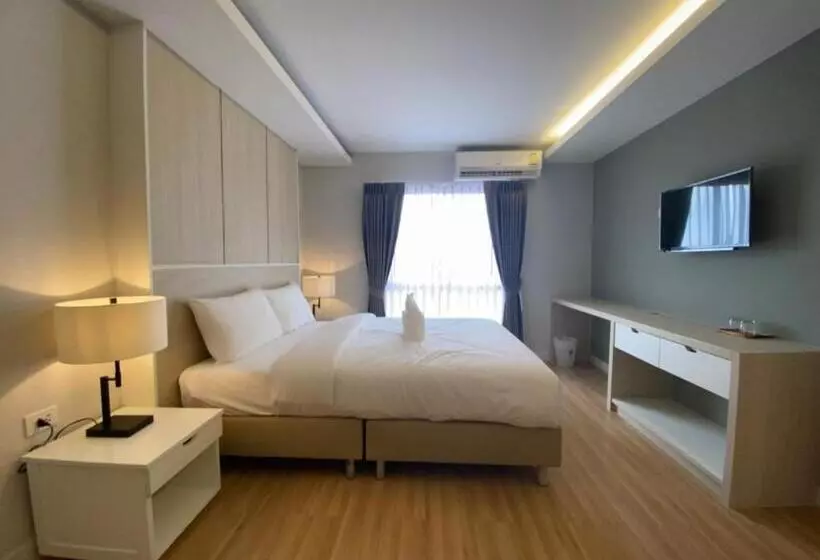 Hotelli Greenhills Resort Si Racha