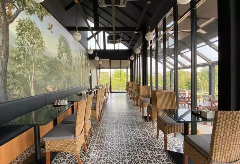 Hotelli Greenhills Resort Si Racha